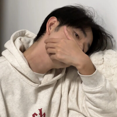 男生头像
村里的傍晚总飘着烧柴的味道
