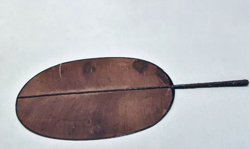 ▲   [南宋] 剔犀漆柄团扇福建邵武黄涣墓出土邵武市博物馆藏