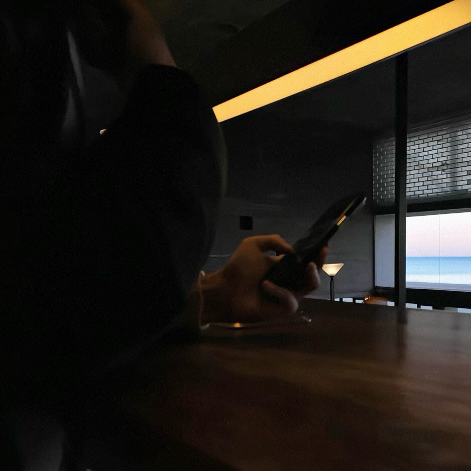 男生头像
村里的傍晚总飘着烧柴的味道
