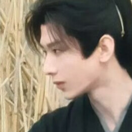 白翎金竿雨中尽，直余三脊残狼牙