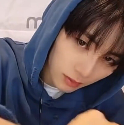 撤回了?又和我表白呢吧？每个人都有追求幸福的权利，也许有人会笑你不知道自己几斤几两，不懂得天高地厚，癞蛤蟆想吃天鹅肉，会问你飞蛾扑火值不值得。但，那又怎么样呢？感情，爱上就是爱上了，得不到也算是努力过…