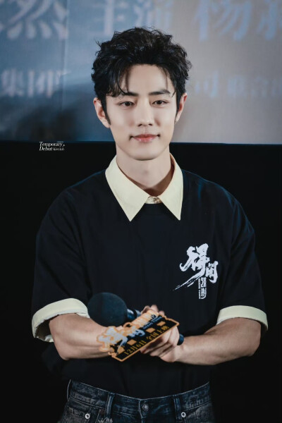 肖战
20251206 【得闲】 • 北京首映
见水印