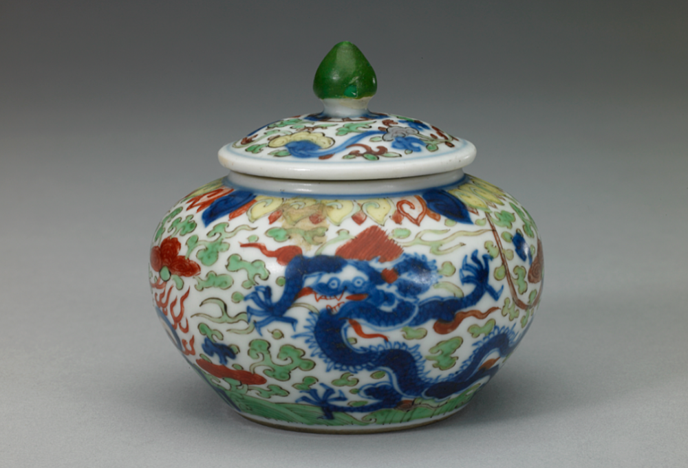 清康熙 万历款五彩云龙纹带盖水盂故宫博物院藏