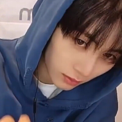 撤回了?又和我表白呢吧？每个人都有追求幸福的权利，也许有人会笑你不知道自己几斤几两，不懂得天高地厚，癞蛤蟆想吃天鹅肉，会问你飞蛾扑火值不值得。但，那又怎么样呢？感情，爱上就是爱上了，得不到也算是努力过…