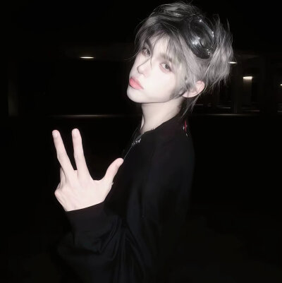 总有一天我会了解你所有的痛苦，继续笑着说我爱你
侵权删