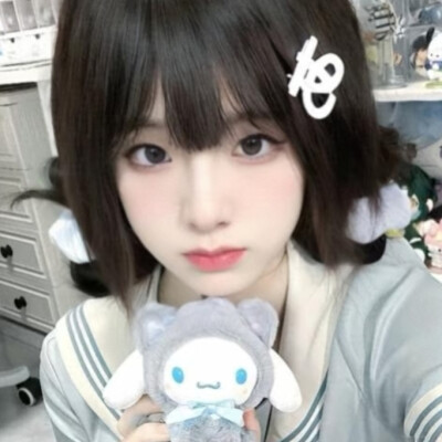 ,,ᗜ - ᗜ,, 老铁们冷脸萌来了