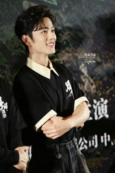 肖战
20251206 【得闲】 • 北京首映
见水印