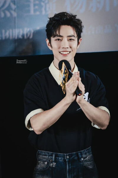 肖战
20251206 【得闲】 • 北京首映
见水印