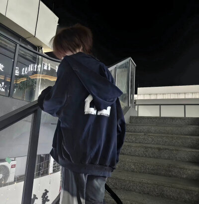 总有一天我会了解你所有的痛苦，继续笑着说我爱你
侵权删