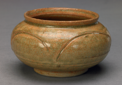 唐 青釉刻花水盂故宫博物院藏