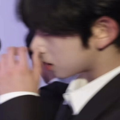 陈小明肘击张桂源。。