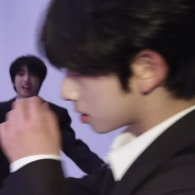 陈小明肘击张桂源。。