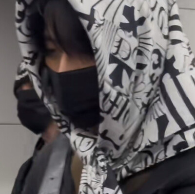 撤回了?又和我表白呢吧？每个人都有追求幸福的权利，也许有人会笑你不知道自己几斤几两，不懂得天高地厚，癞蛤蟆想吃天鹅肉，会问你飞蛾扑火值不值得。但，那又怎么样呢？感情，爱上就是爱上了，得不到也算是努力过…