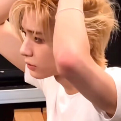 撤回了?又和我表白呢吧？每个人都有追求幸福的权利，也许有人会笑你不知道自己几斤几两，不懂得天高地厚，癞蛤蟆想吃天鹅肉，会问你飞蛾扑火值不值得。但，那又怎么样呢？感情，爱上就是爱上了，得不到也算是努力过…