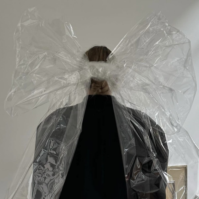 我自甘堕落 救我就是害我。