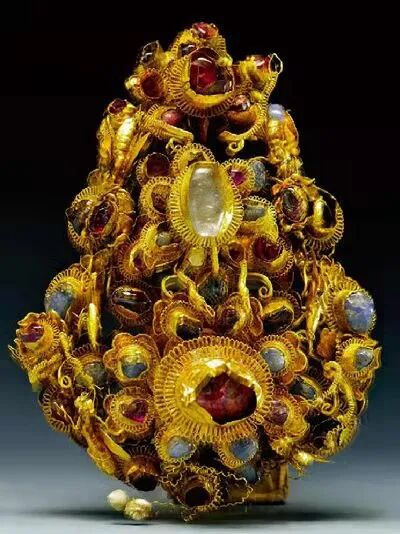 明代 金镶宝蜂蝶赶菊挑心 湖北荆恭王墓出土