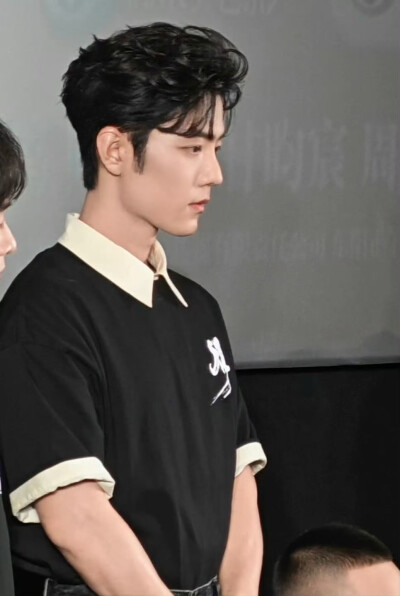 怀“谨制”之心，凝众人之力，莫得闲@肖战 赴约分享#电影得闲谨制# 的故事。 ​​​