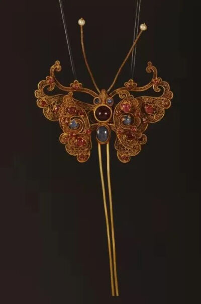 明代  垒丝镶红蓝宝石蝴蝶形金步摇观复博物馆藏
