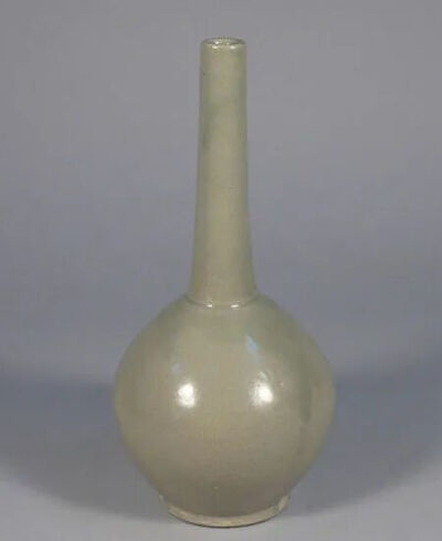 唐代 越窑青釉圆腹长颈瓶观复博物馆藏