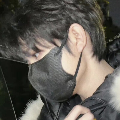 我大腿内侧有条疤无关我晦涩的过往残缺的记忆也没有人欺负我那是我的记疤