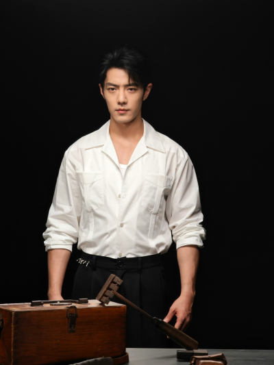 听不屈的呐喊，穿透炮火硝烟，分享莫得闲@肖战 #电影得闲谨制# 主题曲MV的瞬间！ ​​​