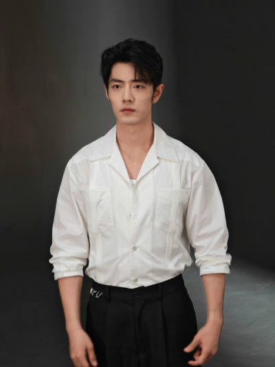 听不屈的呐喊，穿透炮火硝烟，分享莫得闲@肖战 #电影得闲谨制# 主题曲MV的瞬间！ ​​​