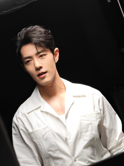 听不屈的呐喊，穿透炮火硝烟，分享莫得闲@肖战 #电影得闲谨制# 主题曲MV的瞬间！ ​​​