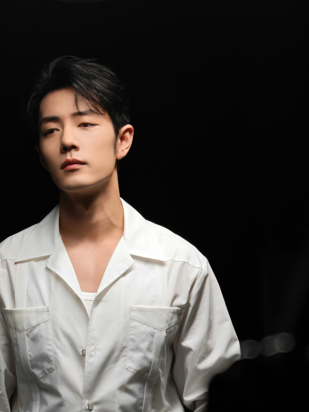 听不屈的呐喊，穿透炮火硝烟，分享莫得闲@肖战 #电影得闲谨制# 主题曲MV的瞬间！ ​​​