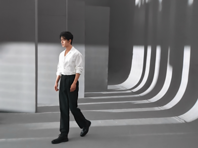 听不屈的呐喊，穿透炮火硝烟，分享莫得闲@肖战 #电影得闲谨制# 主题曲MV的瞬间！ ​​​