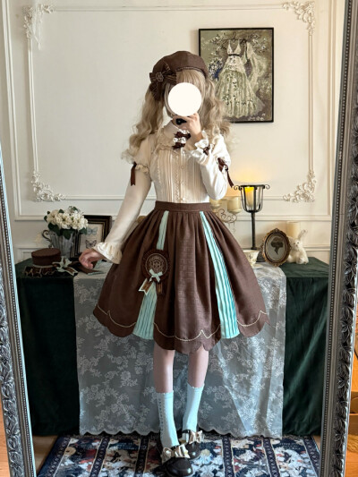 日常又优雅的lo裙谁能拒绝呀，熊熊板巧就很适合日常通勤啊