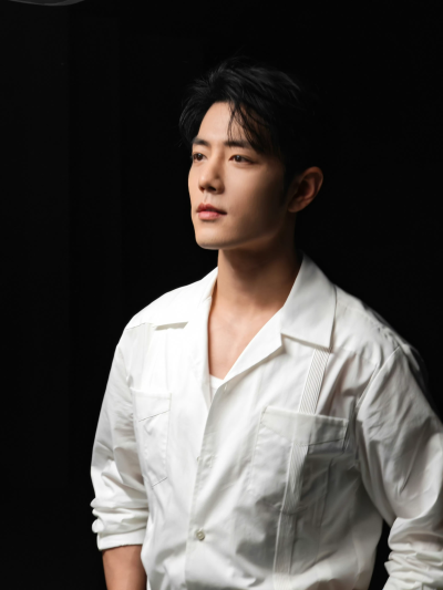 听不屈的呐喊，穿透炮火硝烟，分享莫得闲@肖战 #电影得闲谨制# 主题曲MV的瞬间！ ​​​