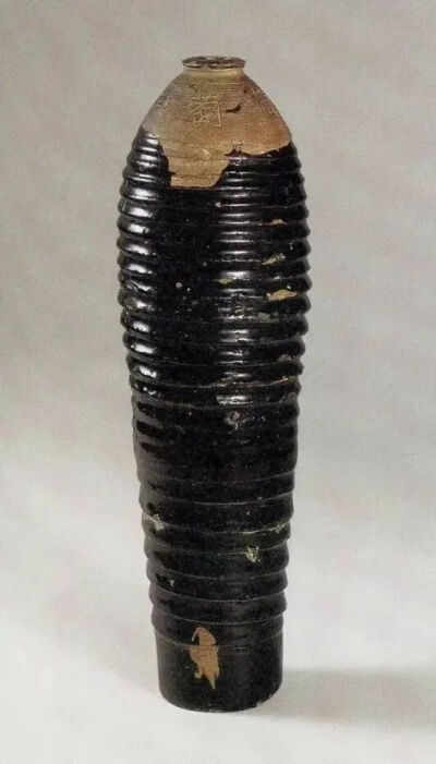 ▲   [元代] 黑釉铭文“葡萄酒瓶”长瓶