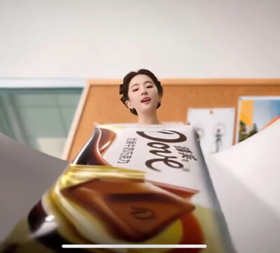 刘亦菲德芙巧克力芙气杯广告
刘亦菲德芙巧克力全球品牌代言人2025.12.10