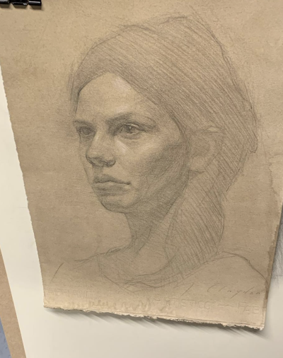 萨姆·克莱登是英国当代写实肖像与风景画家。他的艺术结合了19世纪现实主义、自然主义、文艺复兴与巴洛克风格，并融入印象派对光线与色彩的探索。克莱登强调“自然、光线、氛围与色彩设计”的力量，以油画捕捉人物与…