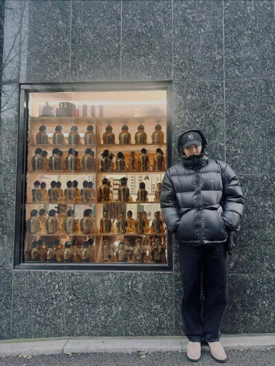 251205
金南俊更新ins