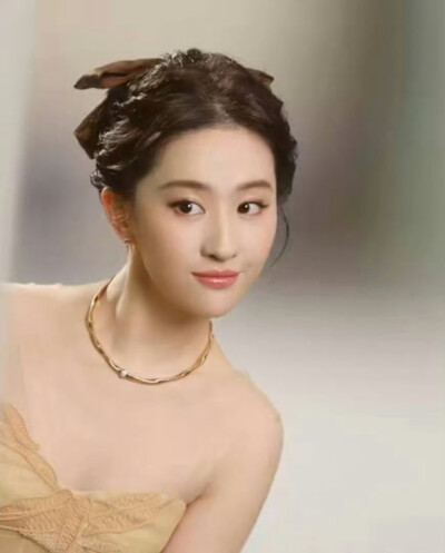 刘亦菲德芙巧克力芙气杯广告
刘亦菲德芙巧克力全球品牌代言人2025.12.10