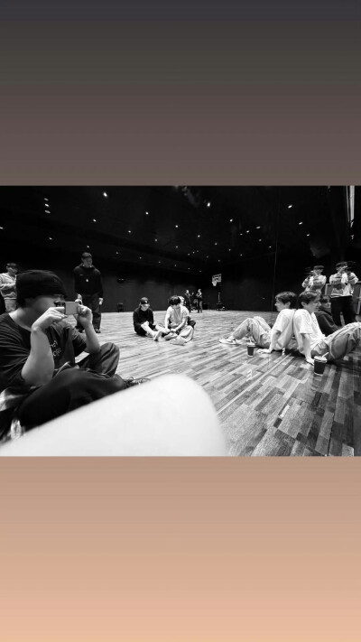 251201
金南俊更新story