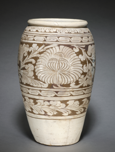 宋代 当阳峪窑剔花缸故宫博物院藏