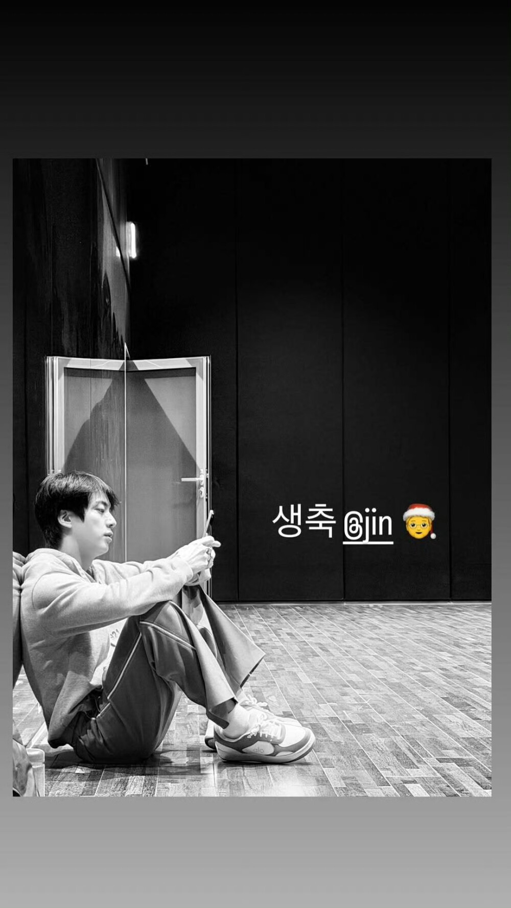 251204
金南俊更新story