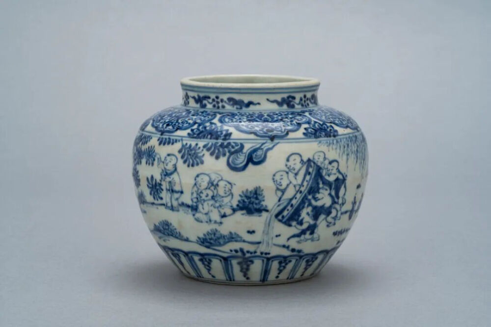 明成化 青花婴戏罐