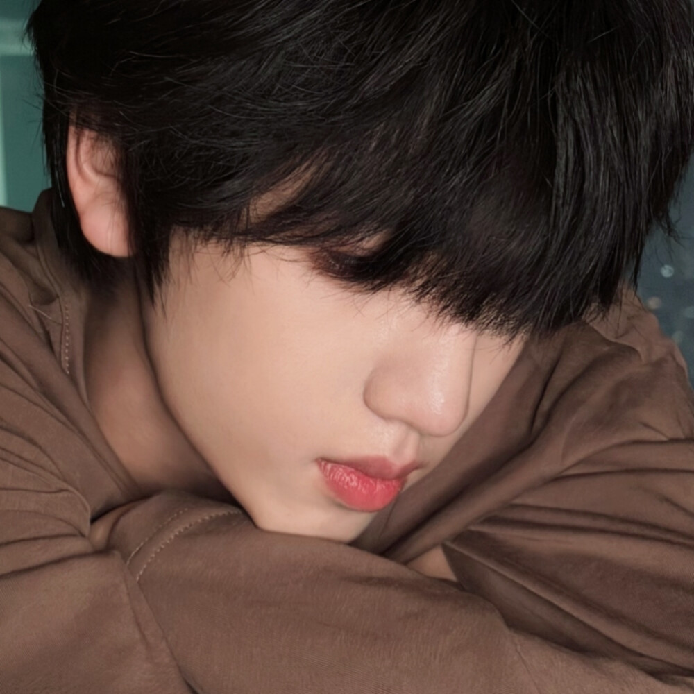 我真的没办法对犬系男停止怜惜之情，我感觉他只是在这里萌萌哒的站着，我就忍不住抚摸他的头发脸颊和敞开怀抱