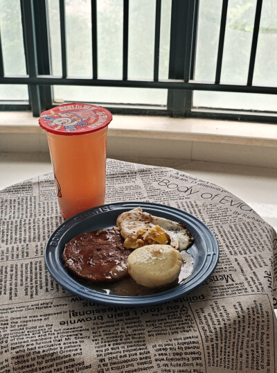 10.25 苹果桃桃 牛排 煎蛋 土豆泥