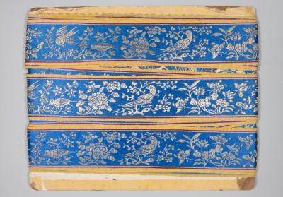 清同治 品蓝色缎地织金鹊雀登梅纹绦故宫博物院藏