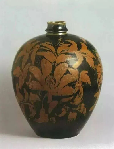 ▲ [金-元] 黑釉铁锈花牡丹纹嘟噜瓶日本东京 国立博物馆