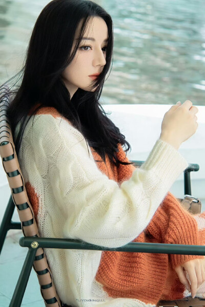 - 迪丽热巴 / 聂九罗 。