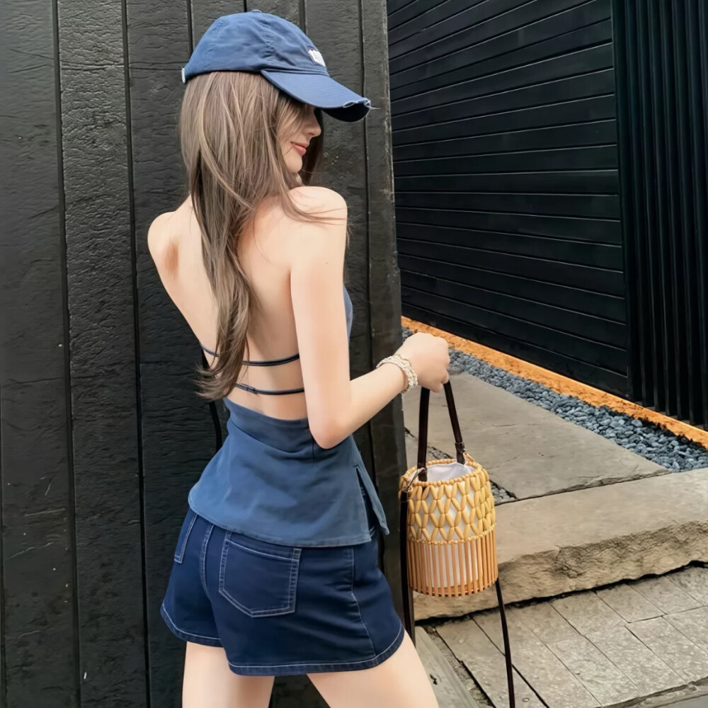 女