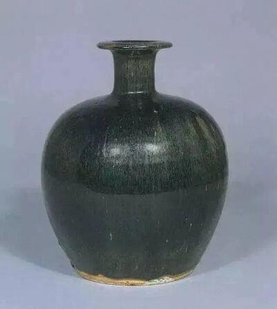 ▲ [北宋] 宣和元年（1119）墨书款黑釉嘟噜瓶日本东京 出光美术馆