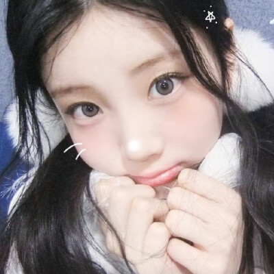 撷取一只冬季纯白团，剥开即可触碰到内在毛绒的质地