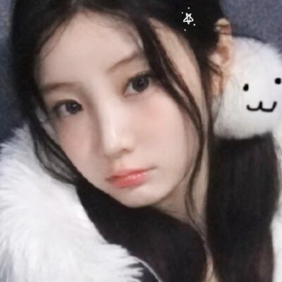 撷取一只冬季纯白团，剥开即可触碰到内在毛绒的质地