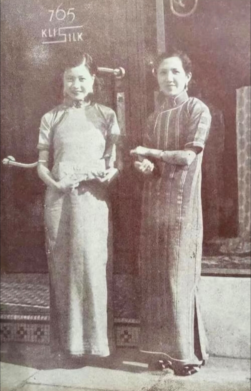 1934年阮玲玉和林楚楚在南京路